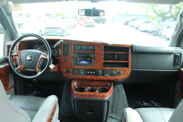 Used 2017 Chevrolet Express 2500 RWD image 15