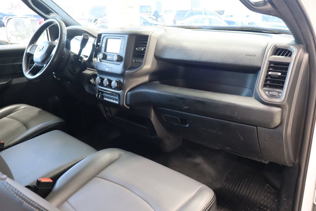 Used 2022 RAM 3500 Tradesman w/ Chrome Appearance Group RWD image 22