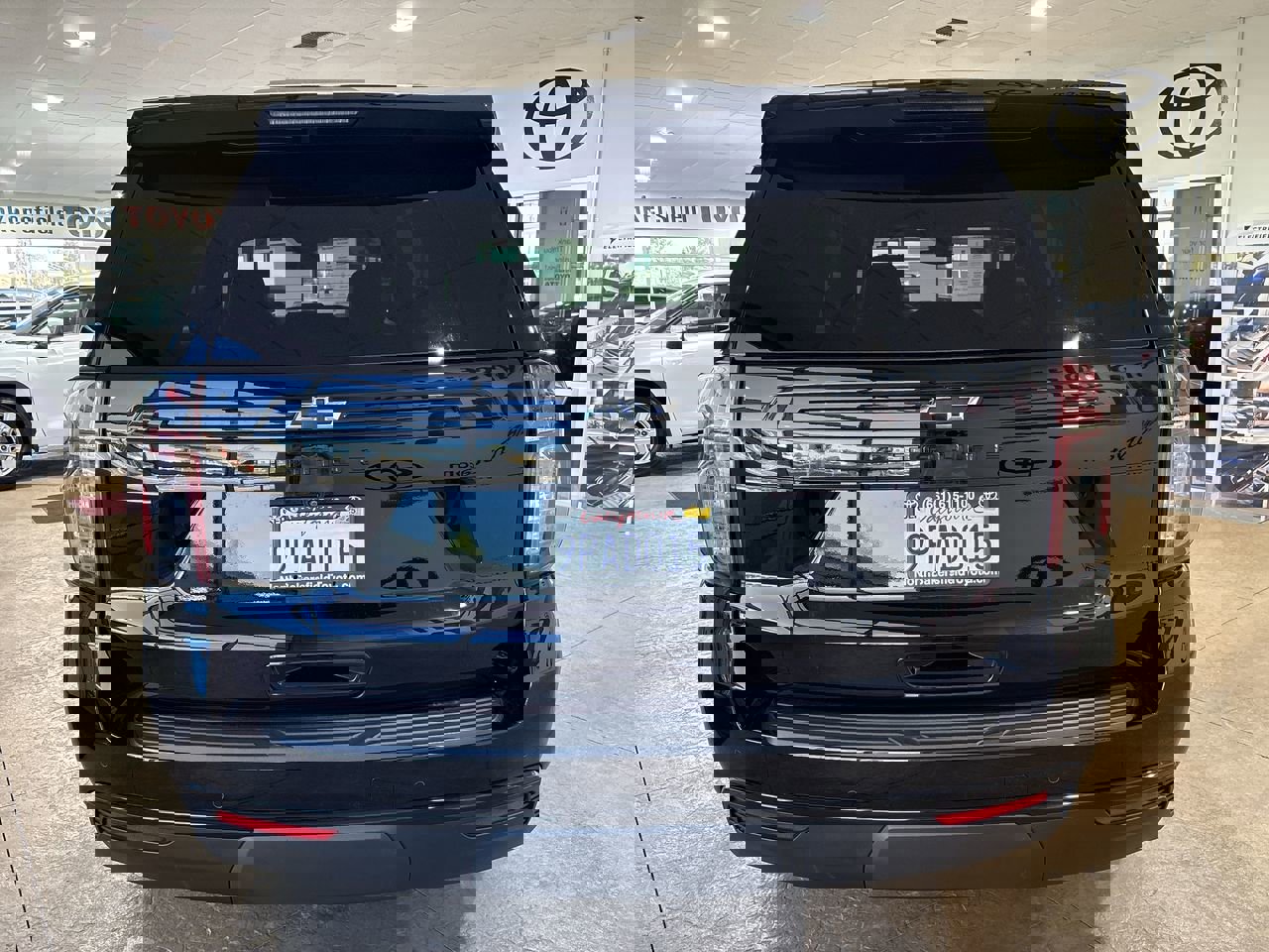 Used 2024 Chevrolet Tahoe Z71 w/ Luxury Package image 9