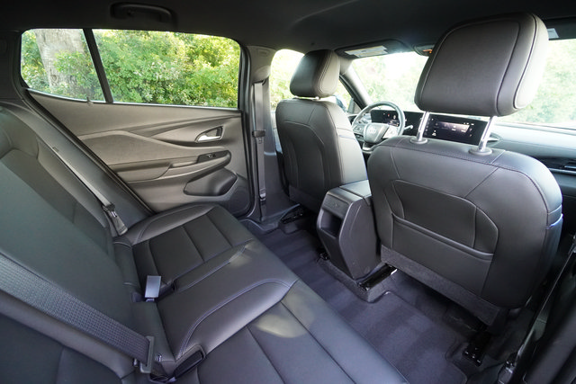 Used 2024 Buick Envista Sport Touring w/ Convenience I Package FWD image 24