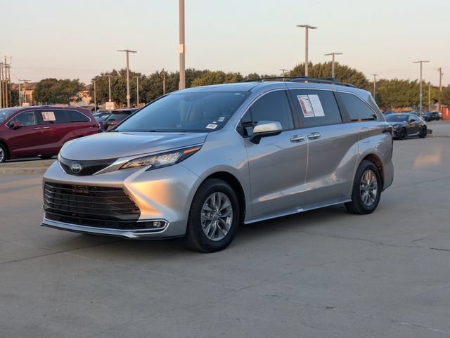 Used 2023 Toyota Sienna XLE FWD image 8