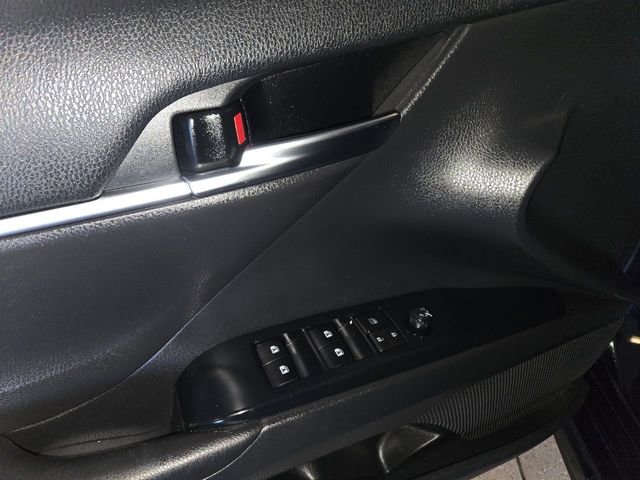 Used 2020 Toyota Camry SE image 13