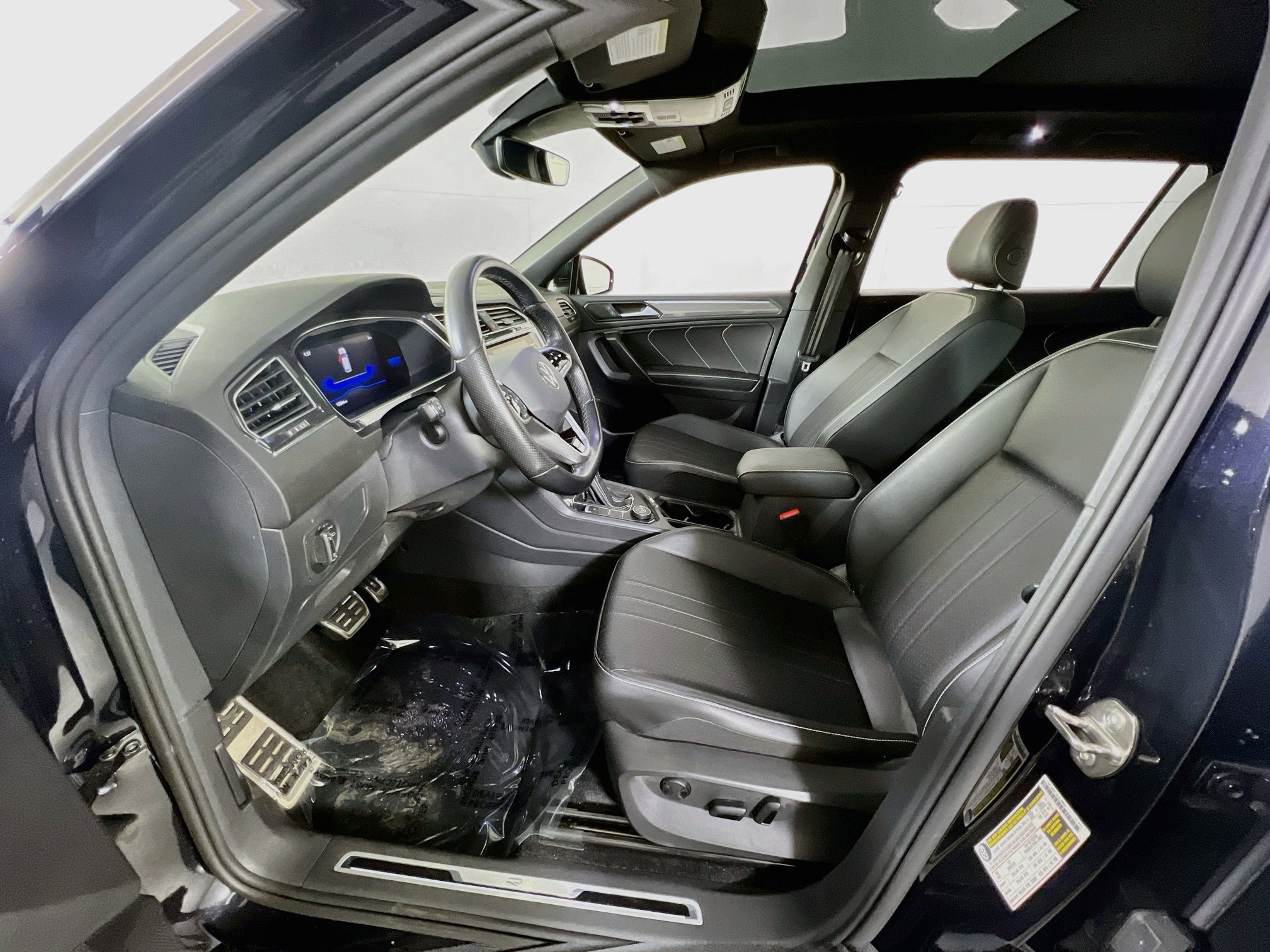 Used 2023 Volkswagen Tiguan SE R-Line AWD/4WD image 20