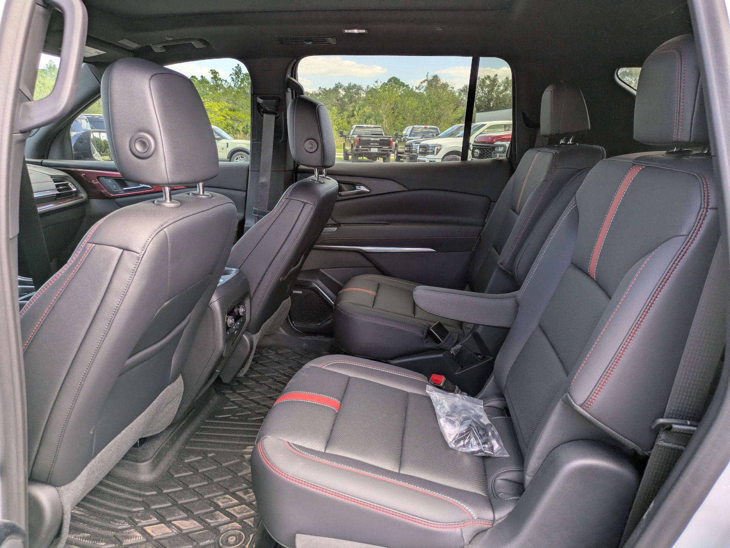 Used 2024 Chevrolet Traverse RS image 12