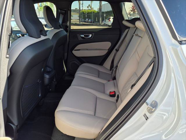 New 2027 Volvo XC60 B5 Plus AWD/4WD image 12