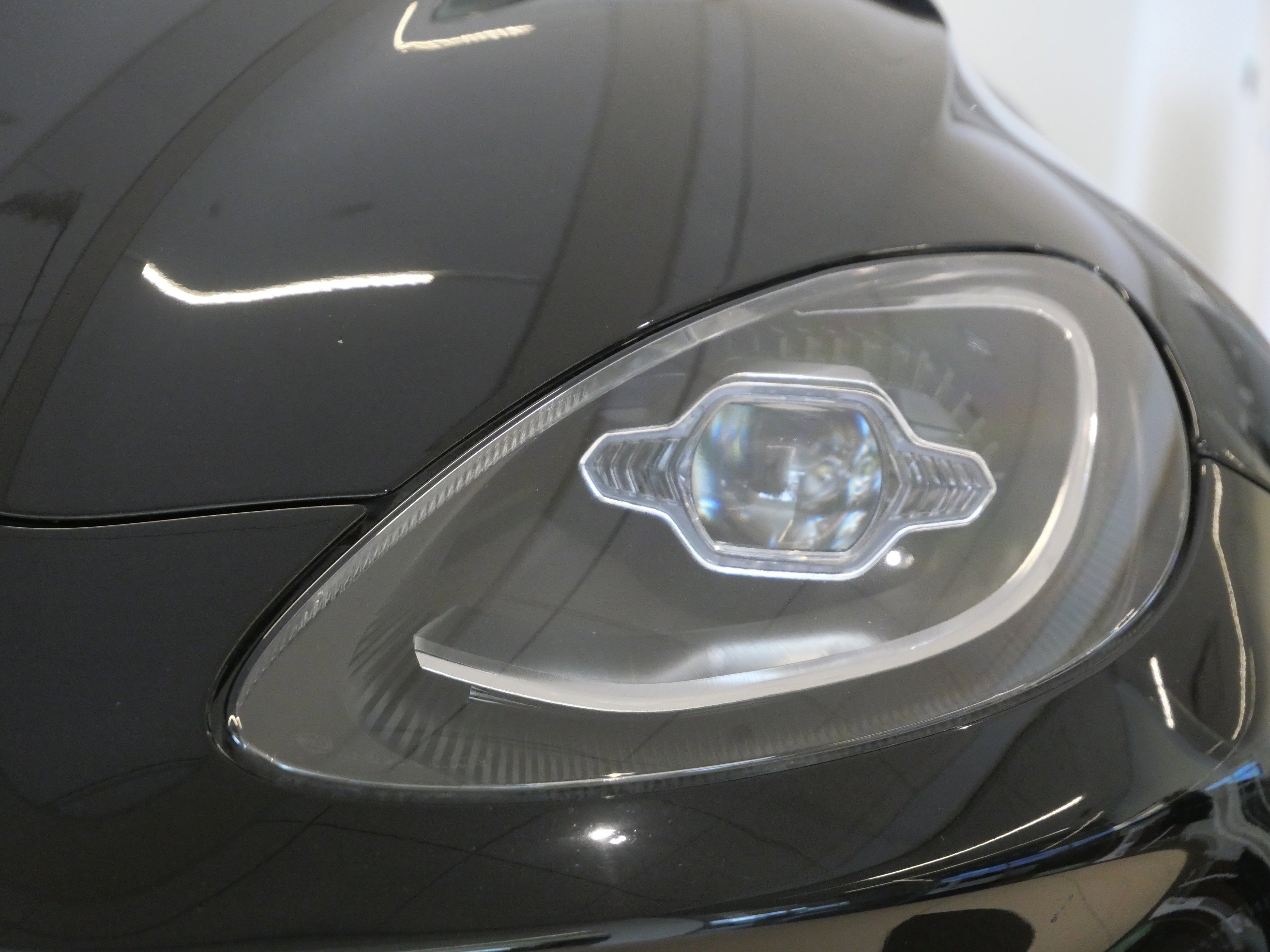 Used 2023 Aston Martin DBX image 7