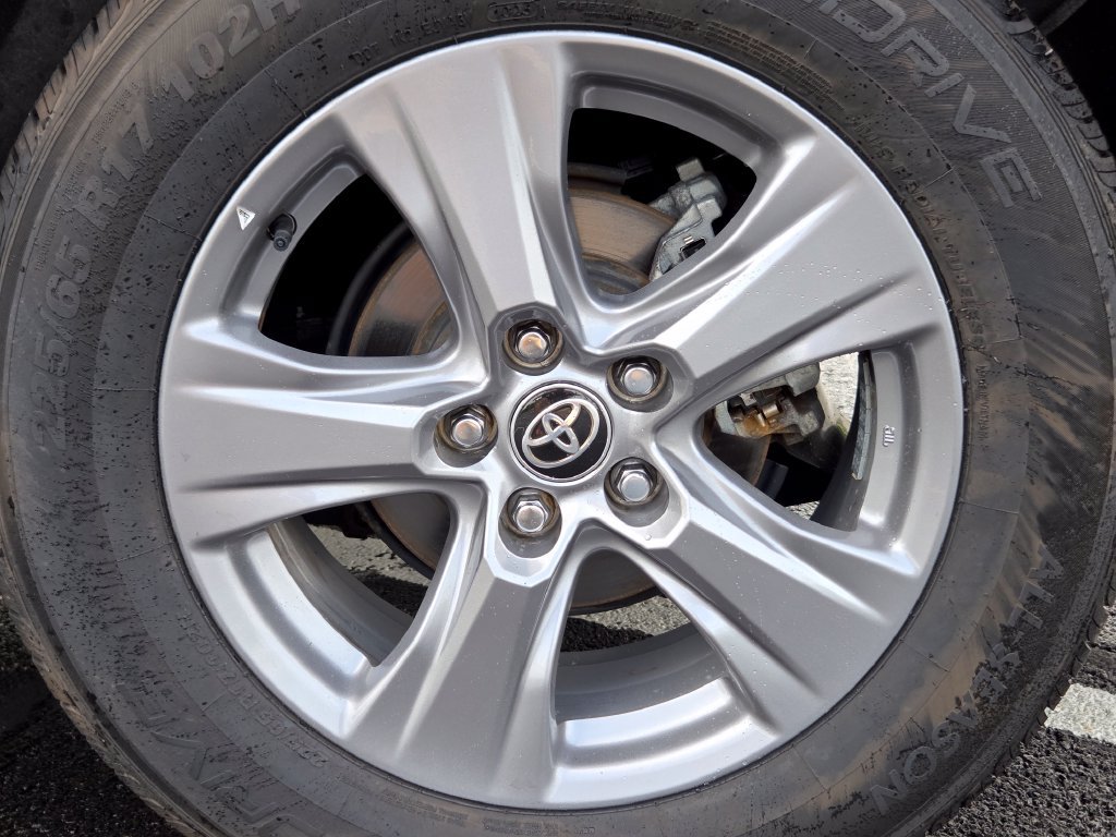 Used 2023 Toyota RAV4 XLE AWD/4WD image 14