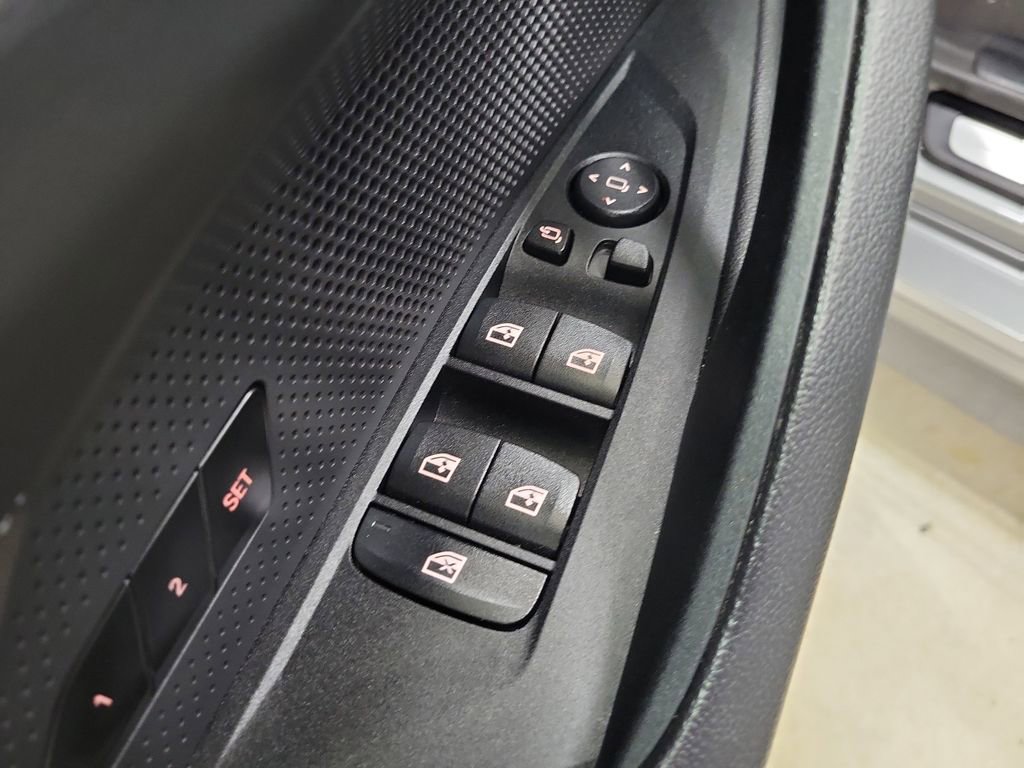 Used 2025 BMW i4 eDrive40 image 23