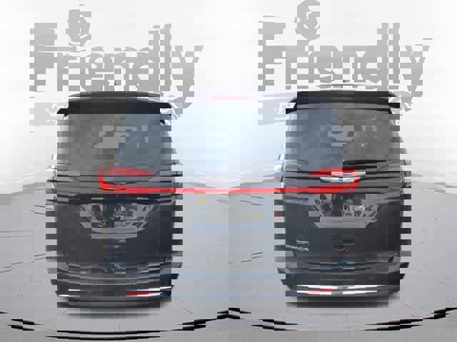 Certified 2024 Chrysler Pacifica Touring-L image 4