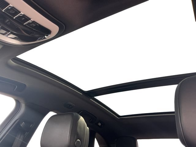 Used 2025 Porsche Macan AWD/4WD image 25