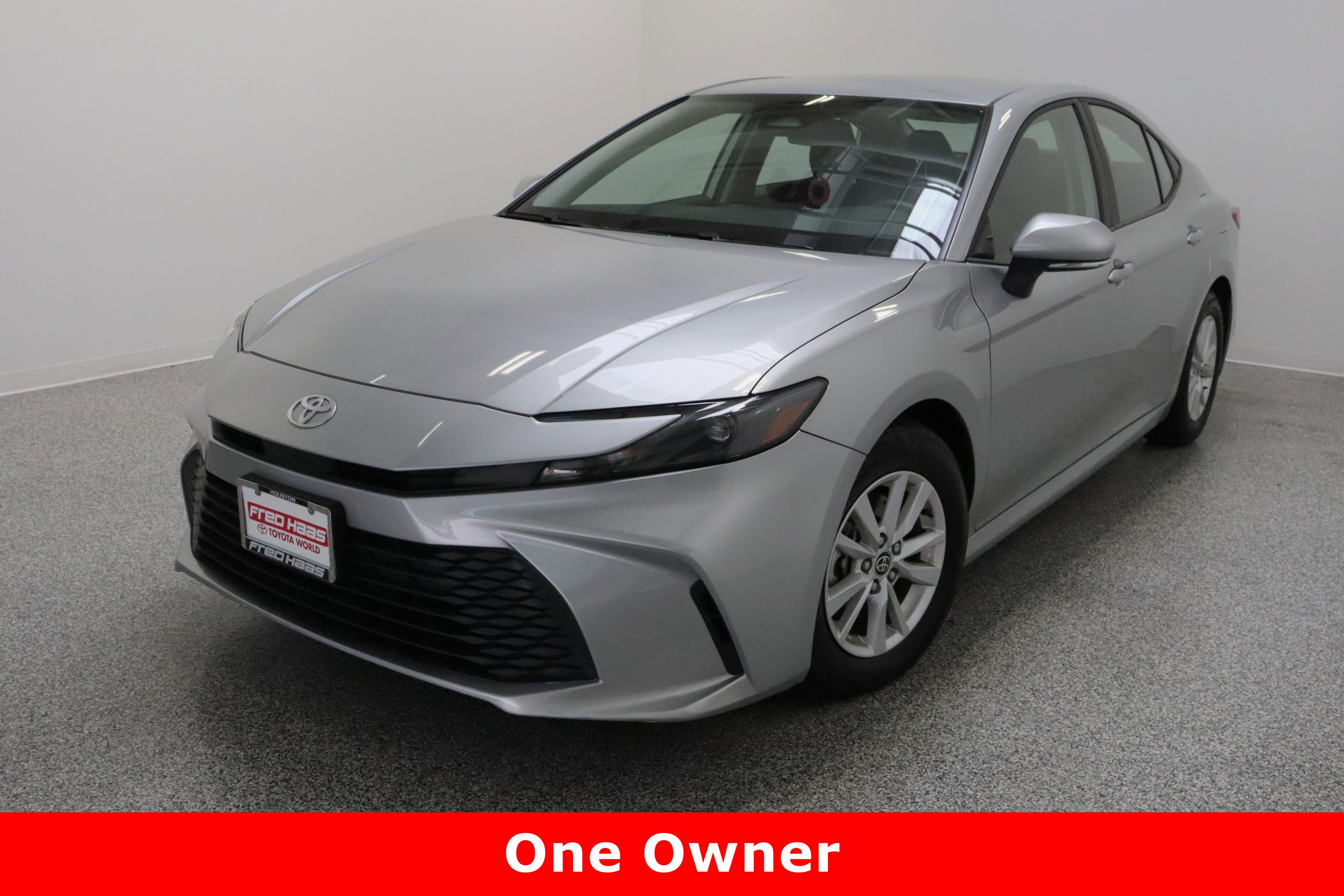 Used 2025 Toyota Camry LE FWD image 2