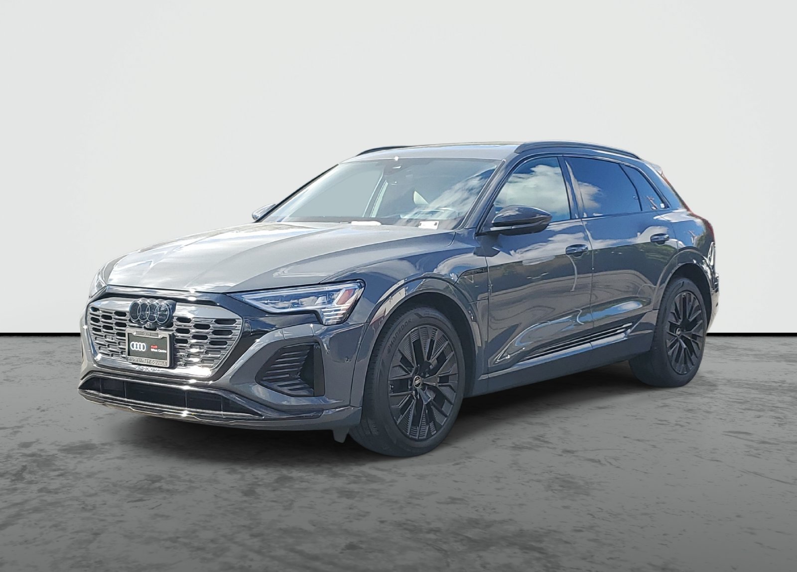 Used 2024 Audi Q8 e-tron Premium Plus w/ Prestige Package AWD/4WD image 2