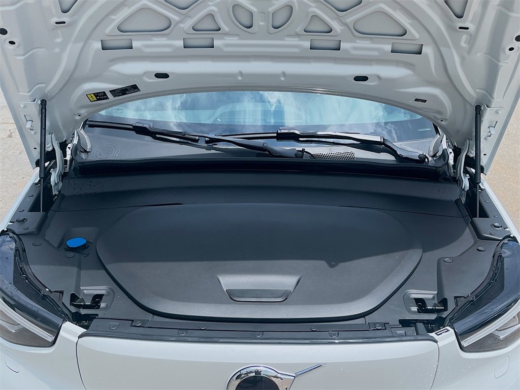 Used 2023 Volvo XC40 Recharge Ultimate image 31