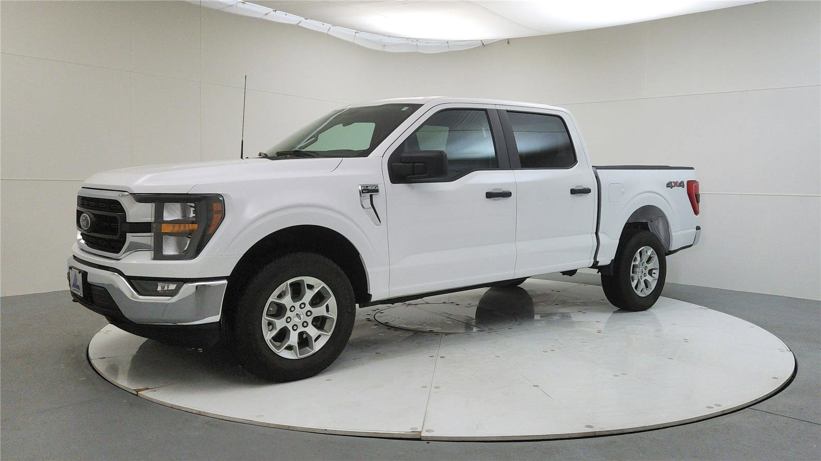 Used 2023 Ford F150 XLT image 3