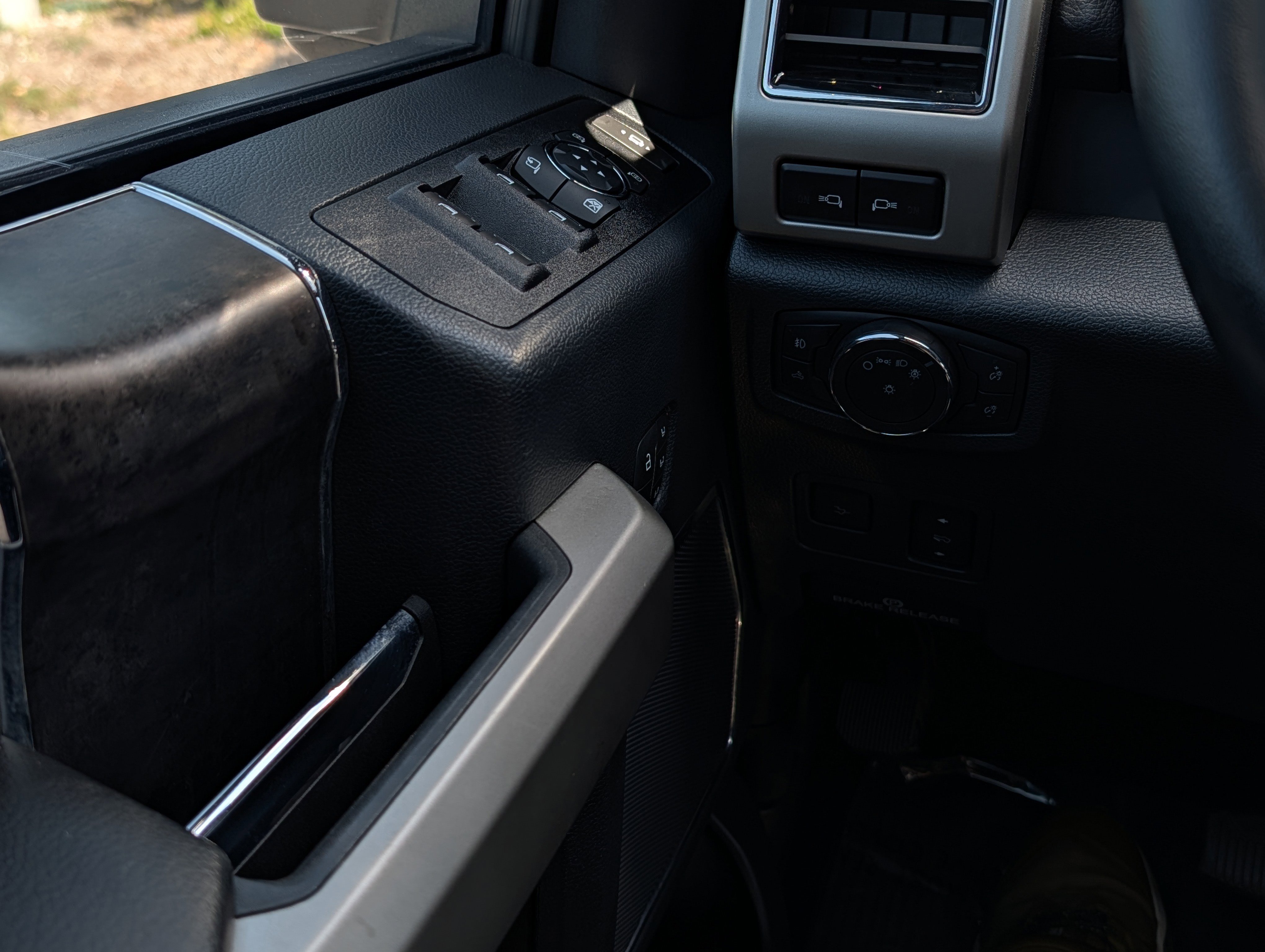 Certified 2022 Ford F250 Lariat w/ Tremor Off-Road Package image 31