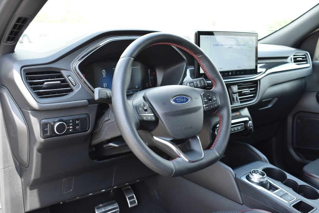 Used 2024 Ford Escape ST-Line w/ Tech Pack #1 AWD/4WD image 9