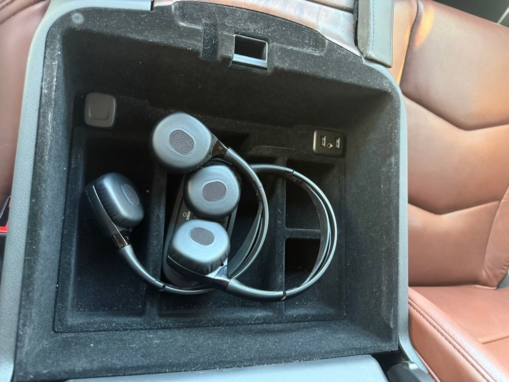 Used 2020 Cadillac Escalade Premium Luxury image 37