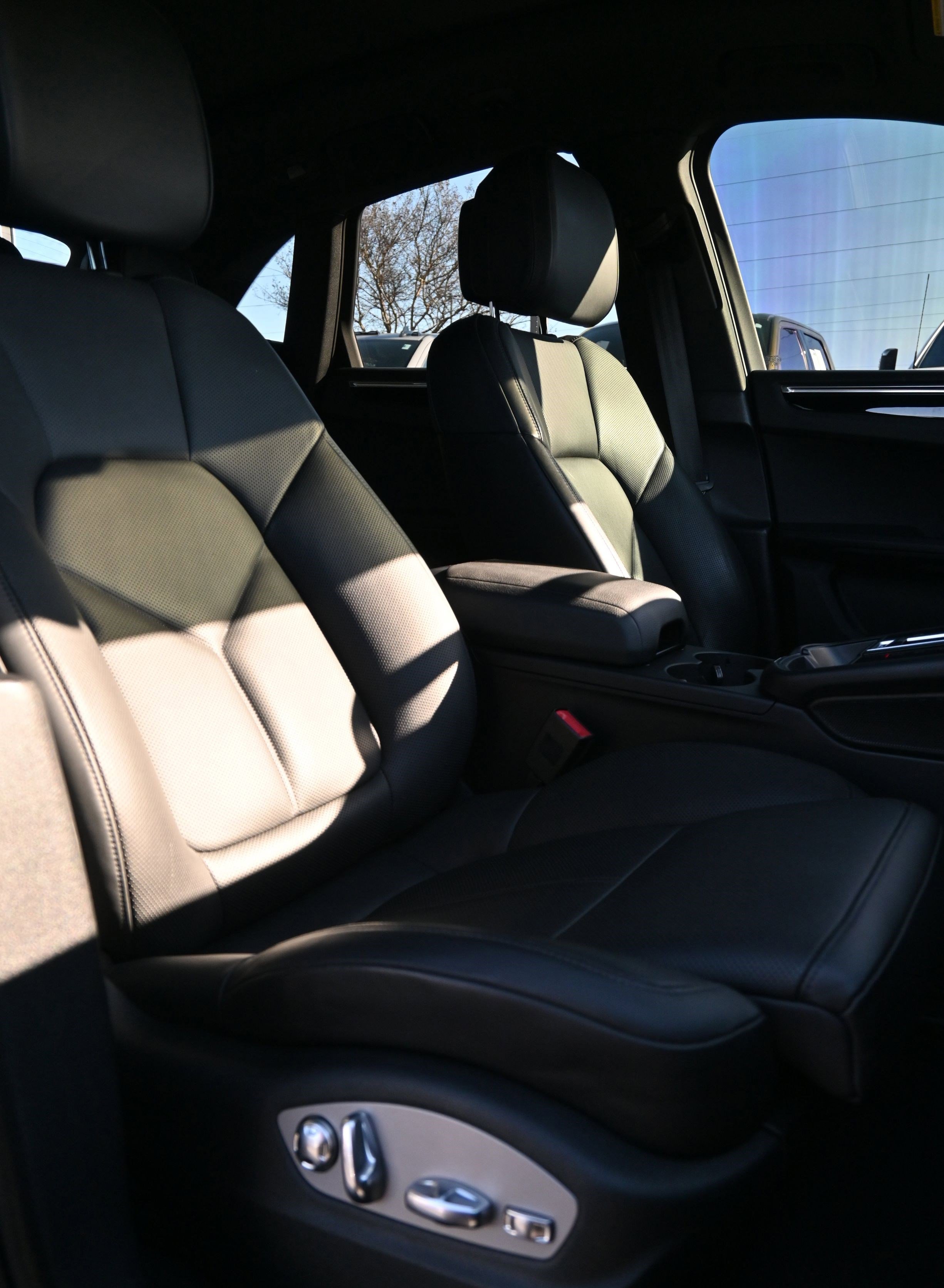 Used 2023 Porsche Macan image 34