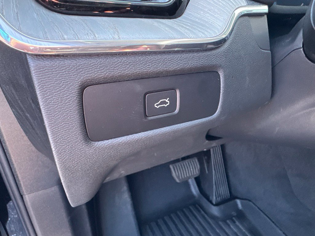 Used 2025 Volvo XC60 B5 Ultra AWD/4WD image 19