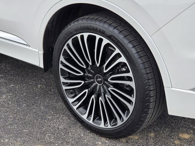 Used 2023 Lincoln Aviator Black Label w/ Dynamic Handling Package AWD/4WD image 12