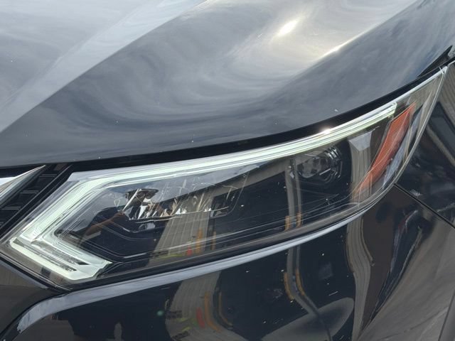 Used 2022 Nissan Rogue Sport SL w/ Premium Package FWD image 11