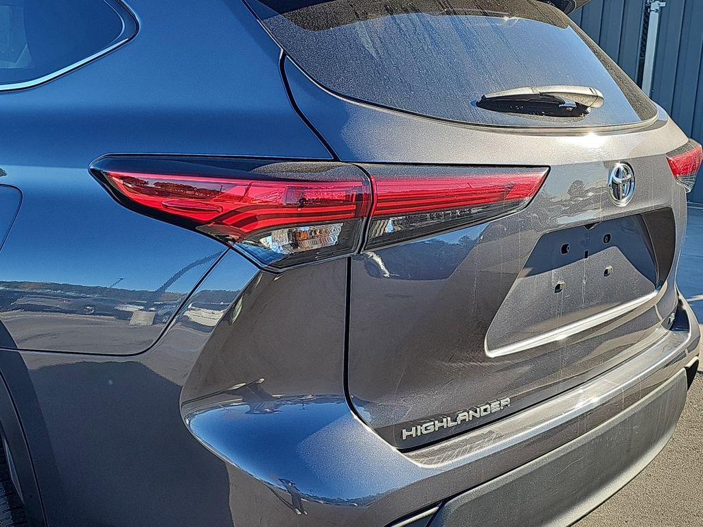 Used 2023 Toyota Highlander L image 39