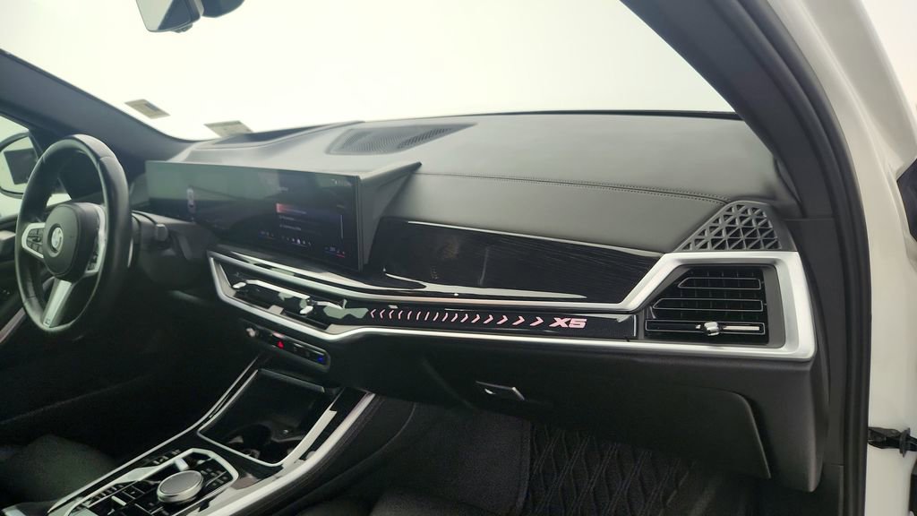 Used 2024 BMW X5 xDrive40i w/ M Sport Package image 30