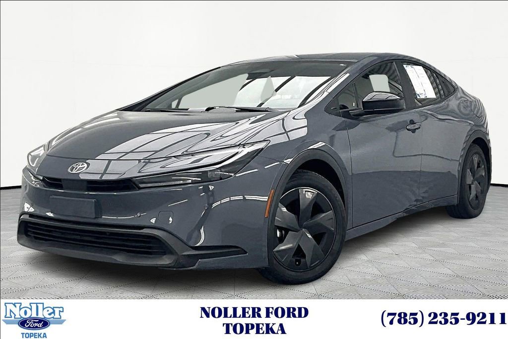 Used 2025 Toyota Prius LE image 1