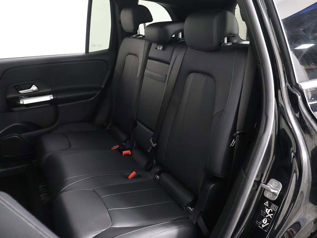 Used 2025 Mercedes-Benz GLB 250 4MATIC image 33