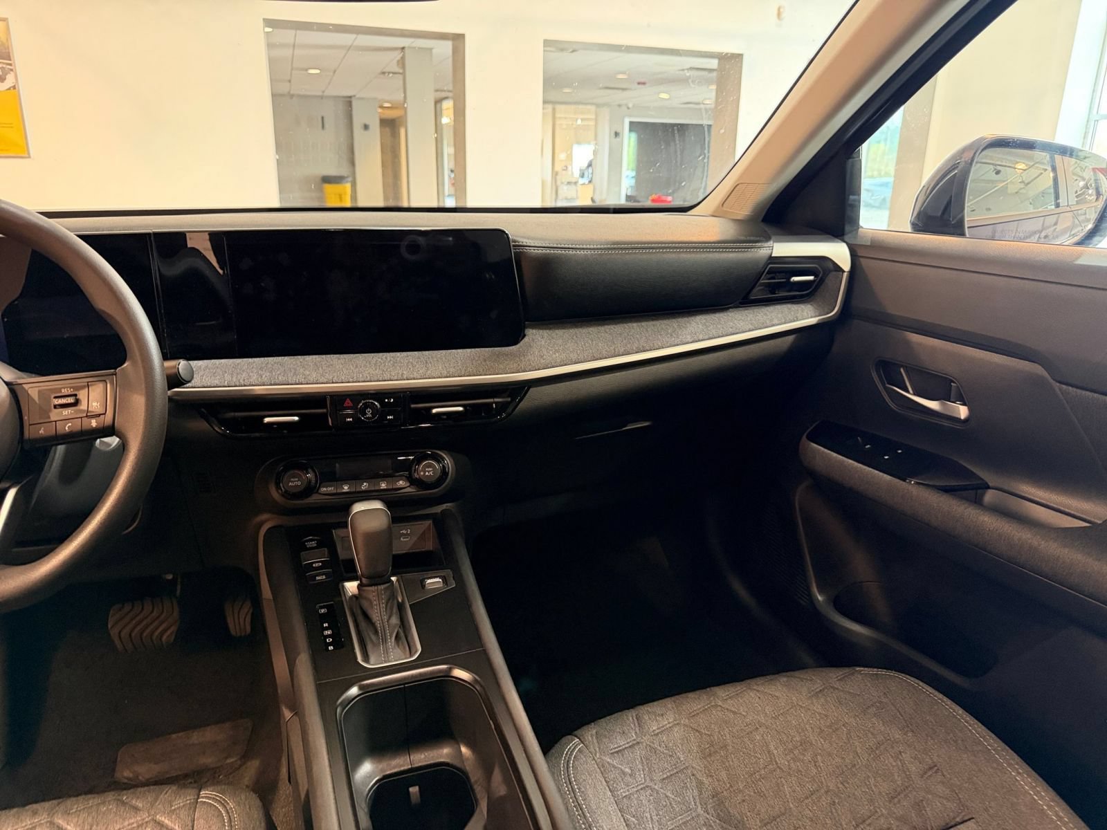 Used 2026 Nissan Kicks SV FWD image 33