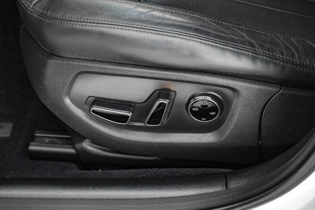 Used 2017 Genesis G80 3.8 image 26