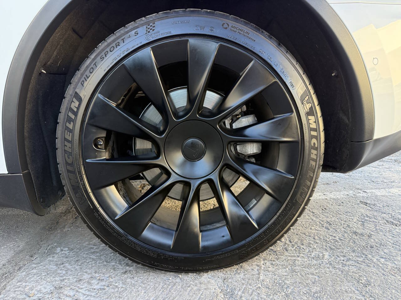 Used 2023 Tesla Model Y Long Range AWD/4WD image 31