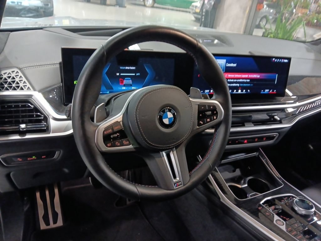 Certified 2025 BMW X7 M60i AWD/4WD image 5