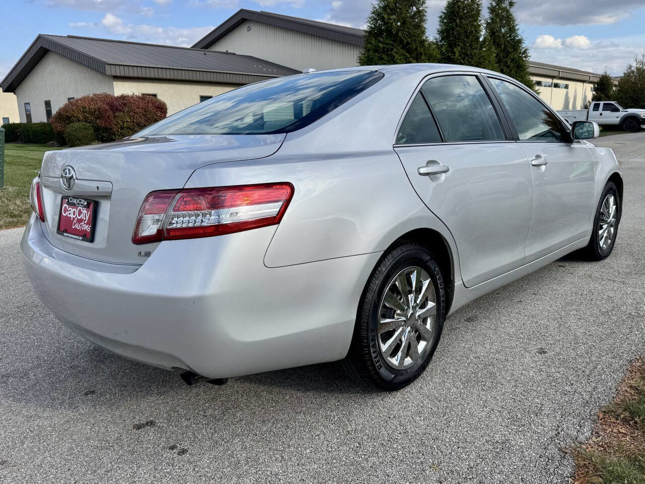 Used 2010 Toyota Camry LE image 6