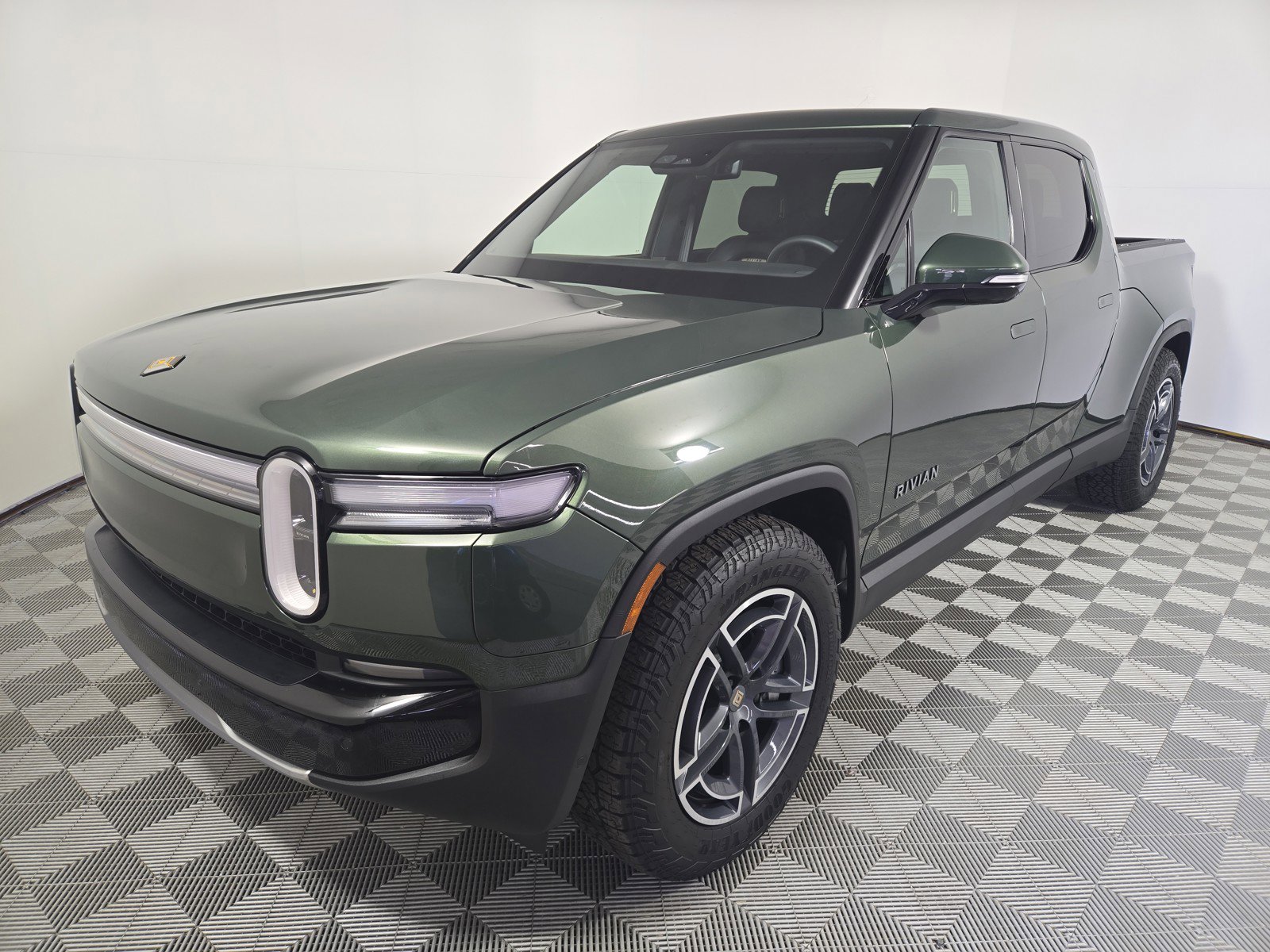 Used 2025 Rivian R1T Adventure image 1
