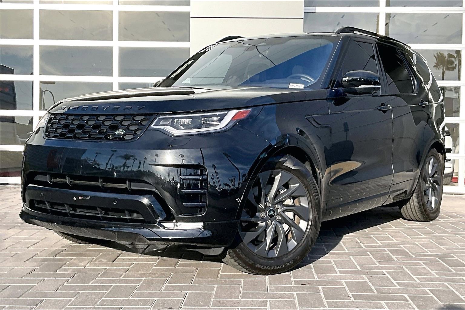 Used 2023 Land Rover Discovery S R-Dynamic image 1