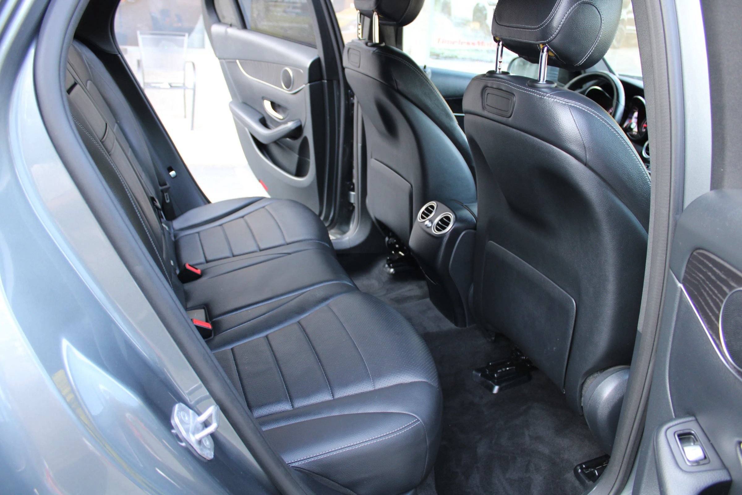 Used 2018 Mercedes-Benz GLC 300 4MATIC image 28