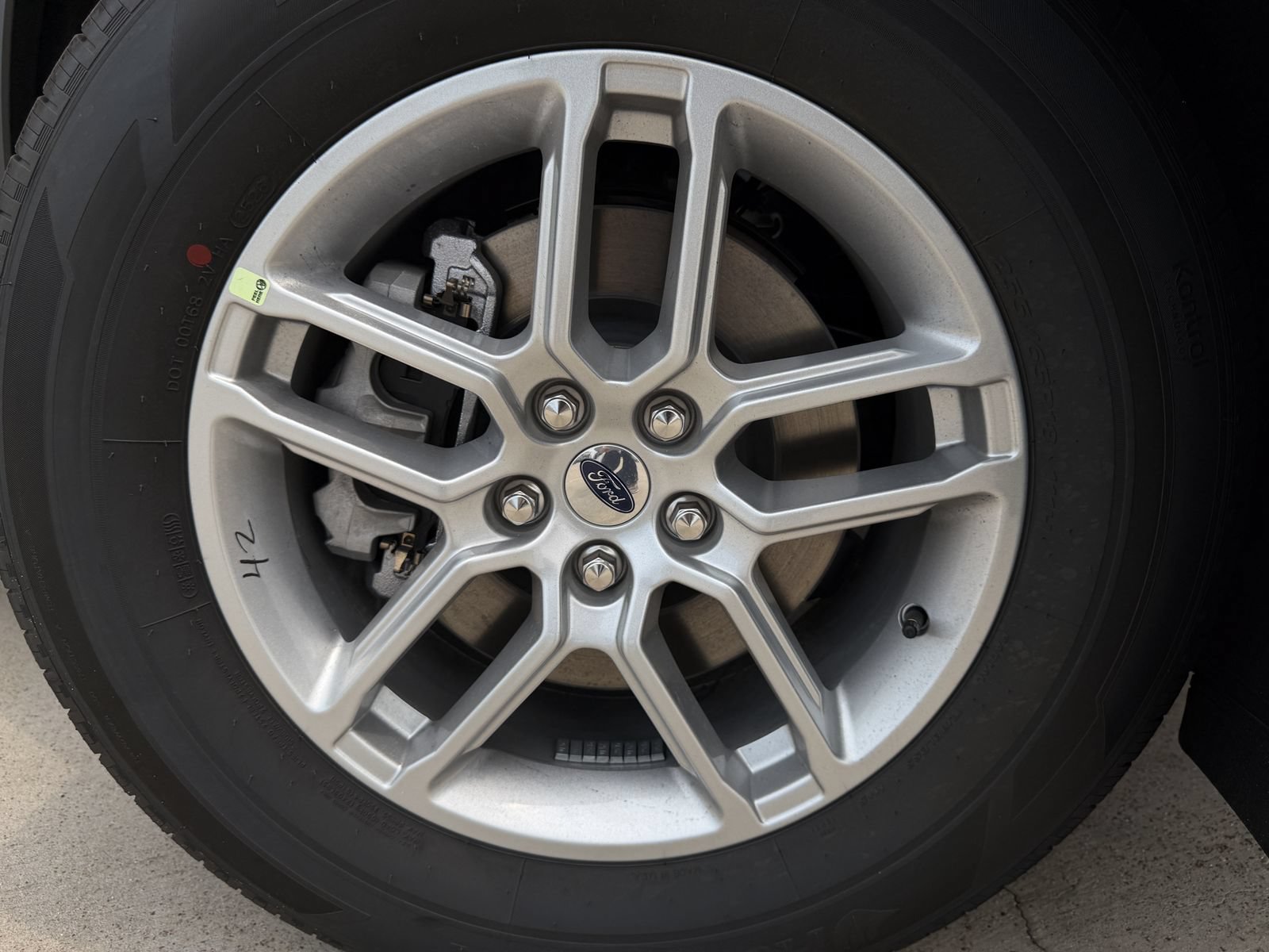 New 2026 Ford Explorer Active RWD image 8