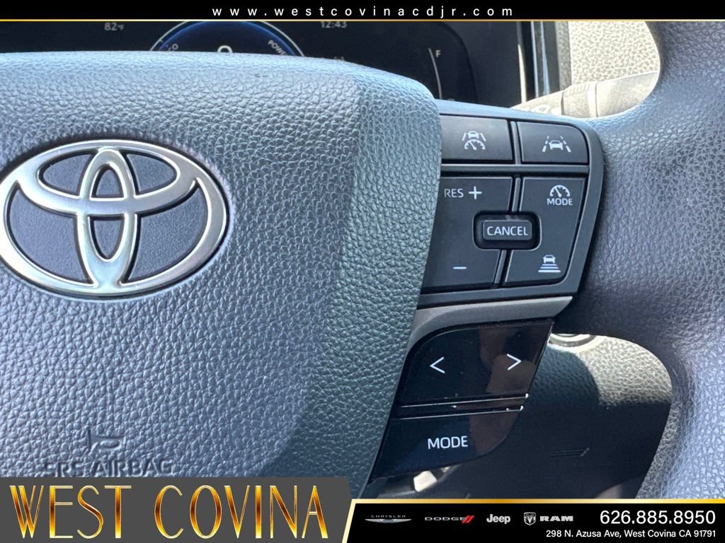 Used 2025 Toyota Camry LE FWD image 25
