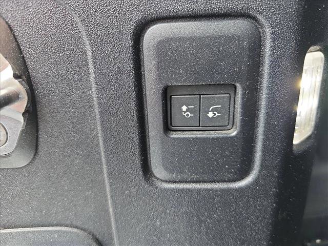 Used 2021 Land Rover Defender 110 SE image 12