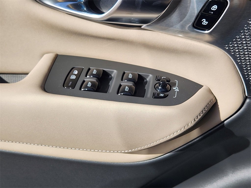 New 2026 Volvo XC90 B6 Ultra w/ Lounge Package image 4