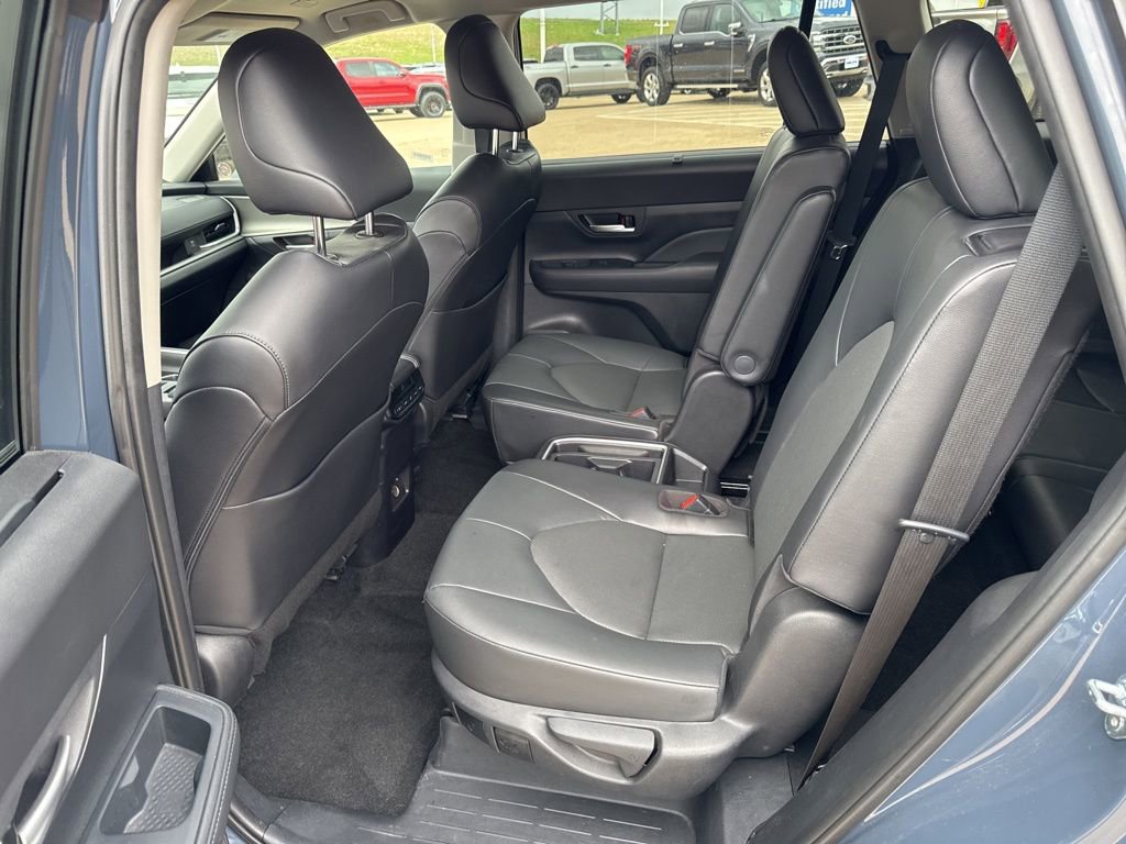Used 2025 Toyota Grand Highlander AWD image 11