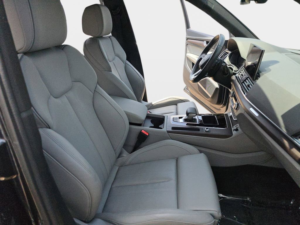 Used 2024 Audi Q5 e Premium Plus w/ Premium Plus Package AWD/4WD image 12