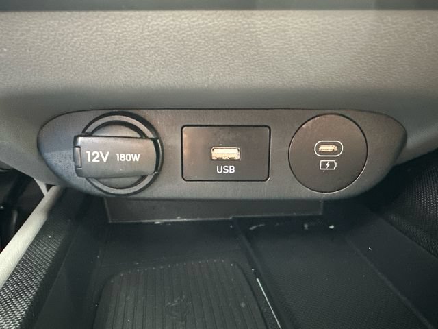 Used 2025 Hyundai Elantra SEL FWD image 39