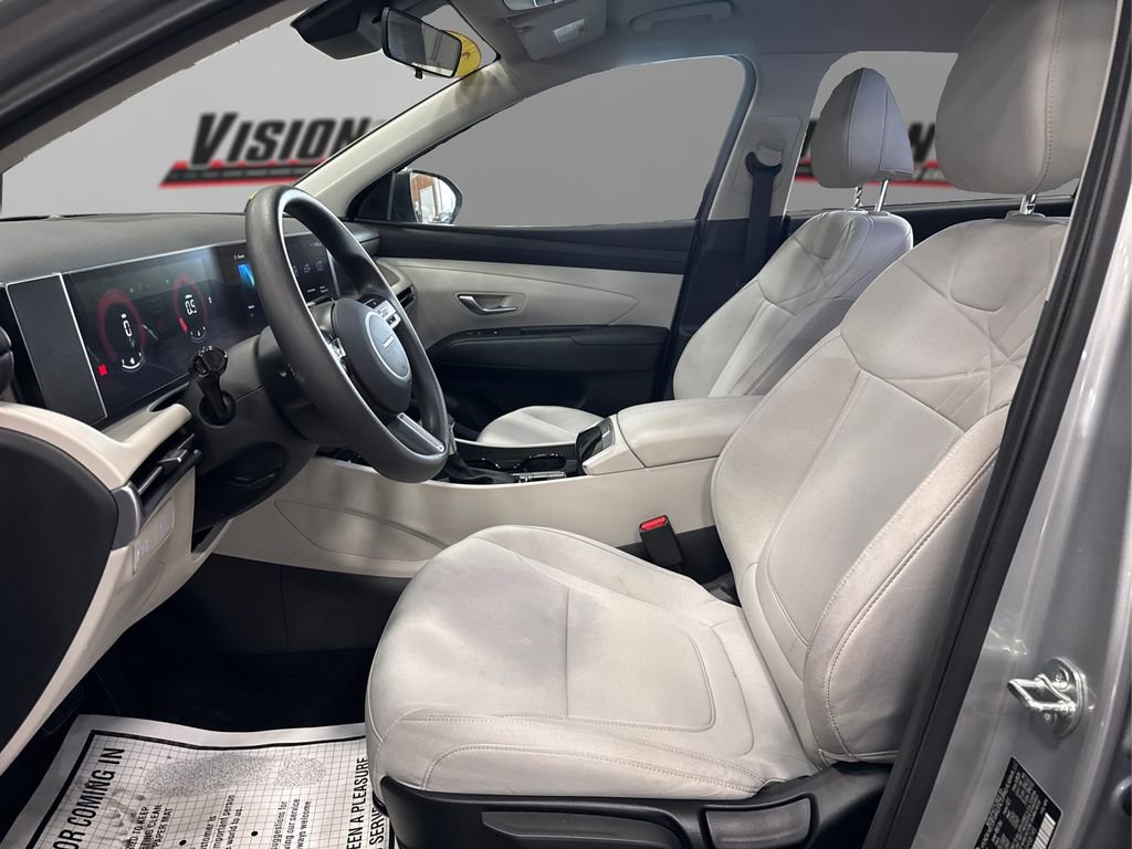 Certified 2025 Hyundai Tucson SE image 9