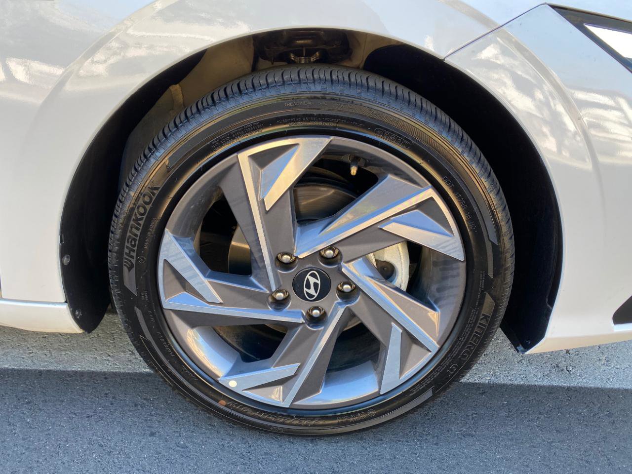 Used 2025 Hyundai Elantra Limited image 11