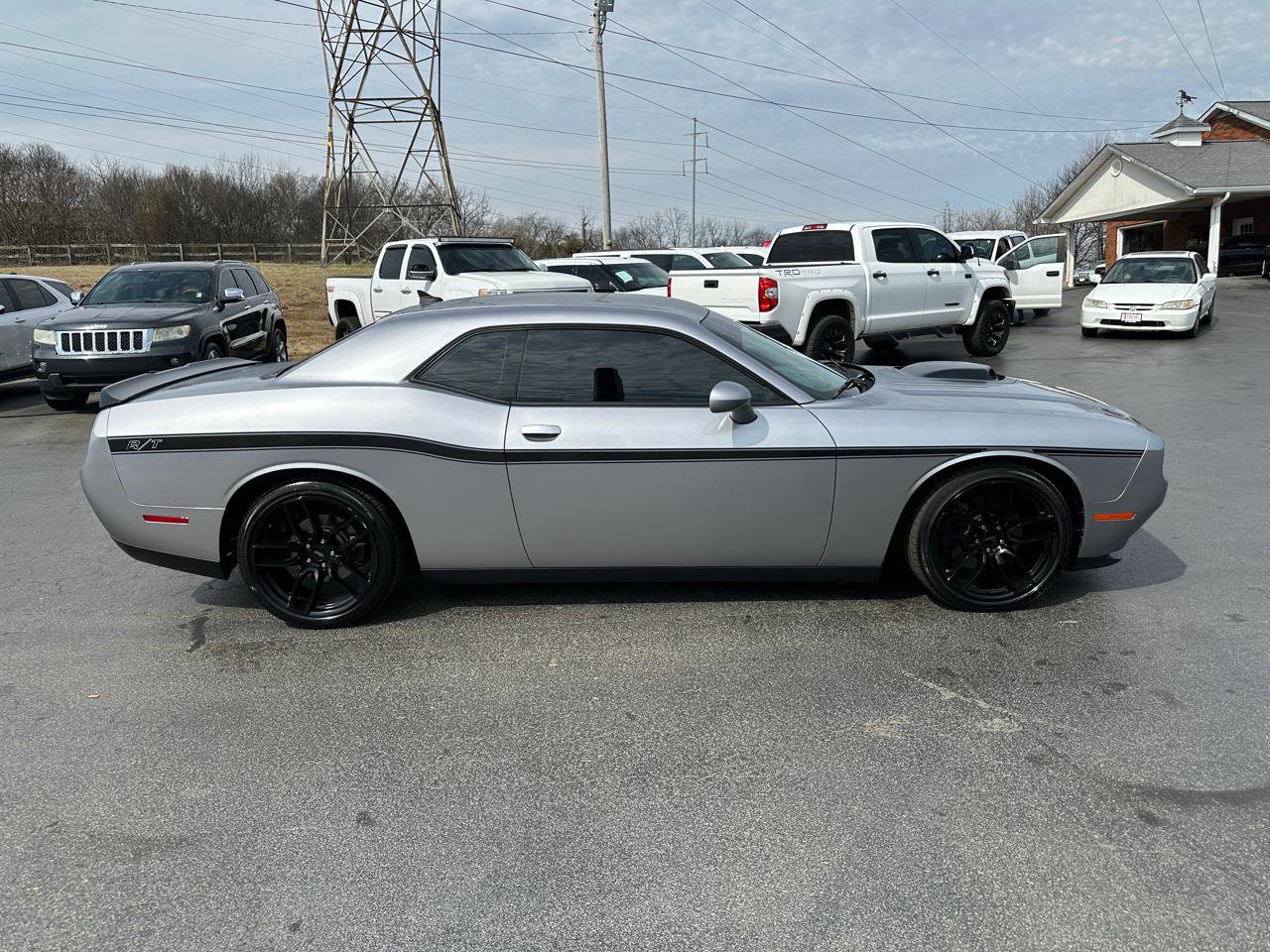 Used 2016 Dodge Challenger R/T RWD image 5