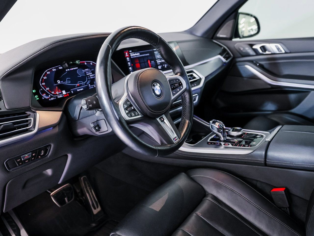 Used 2022 BMW X5 M50i w/ Executive Package image 4