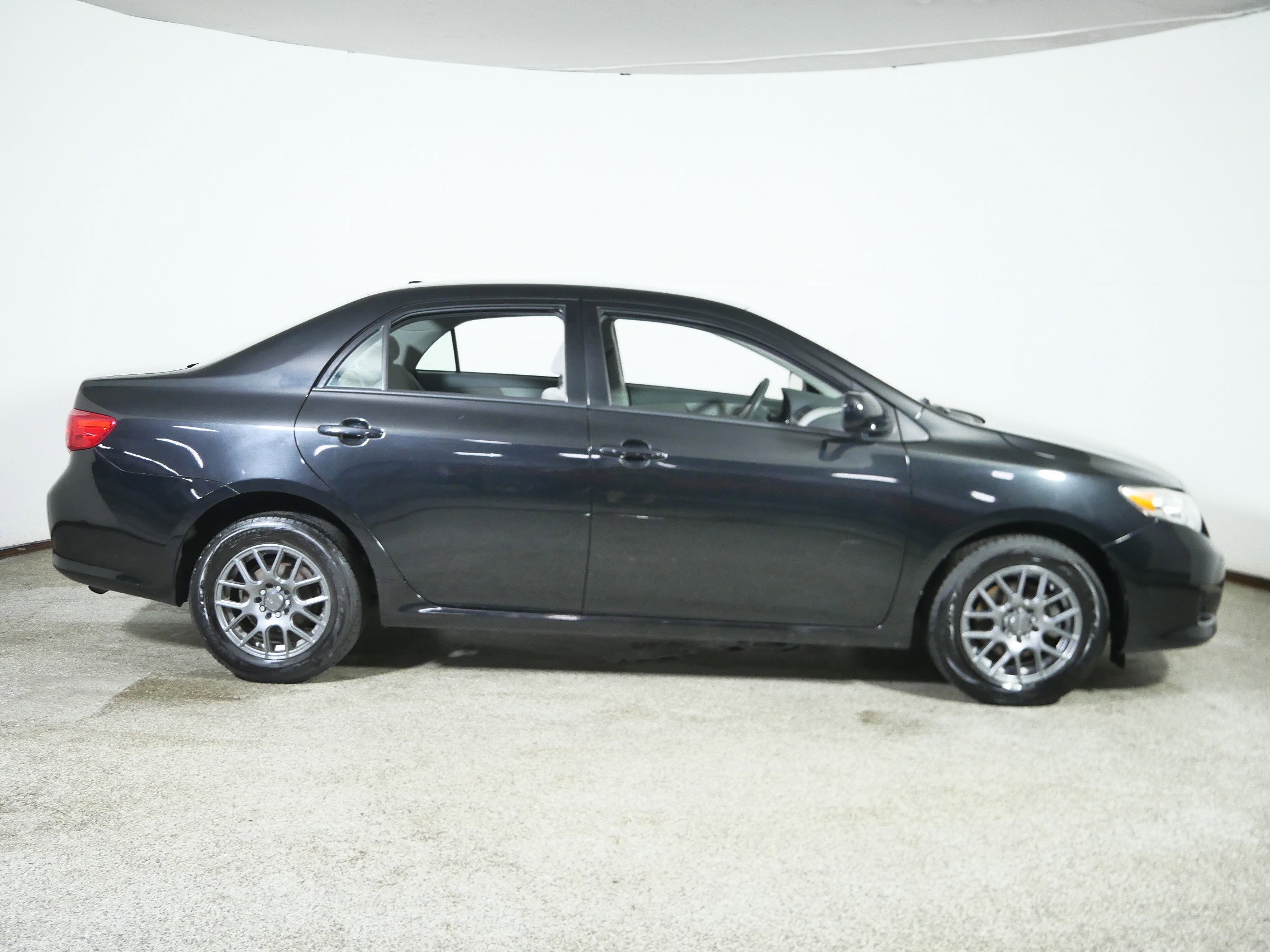 Used 2010 Toyota Corolla LE image 8