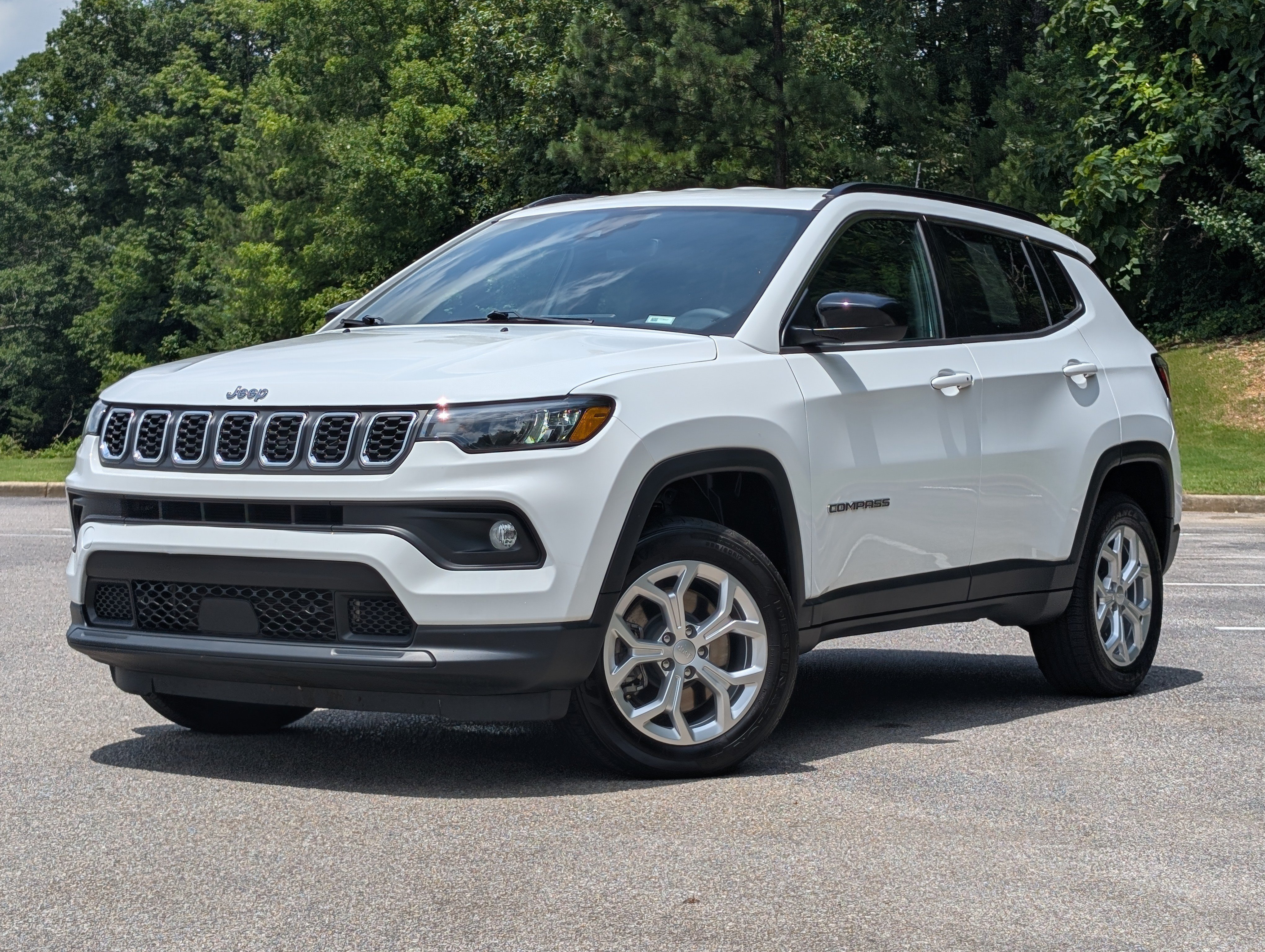 Used 2024 Jeep Compass Latitude AWD/4WD image 4
